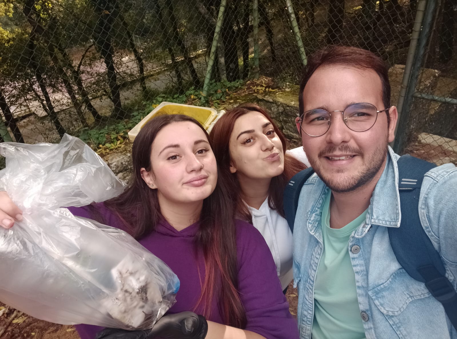 Gli alunni dell’istituto ‘Florio’ ripuliscono i campetti di Erice