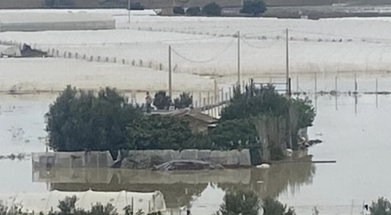 Esonda il Salso nell’agrigentino, l’elicottero salva due persone. Vigili del fuoco in azione da Palermo e da Trapani