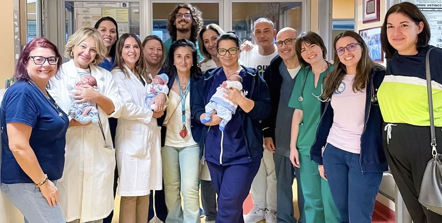 La sanità siciliana saluta i tre gemellini Alex, Nicolas e Gabriel, un caso su 7mila