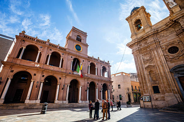 Inizia Insolito Marsala: arte, degustazioni e… Leoni di Sicilia