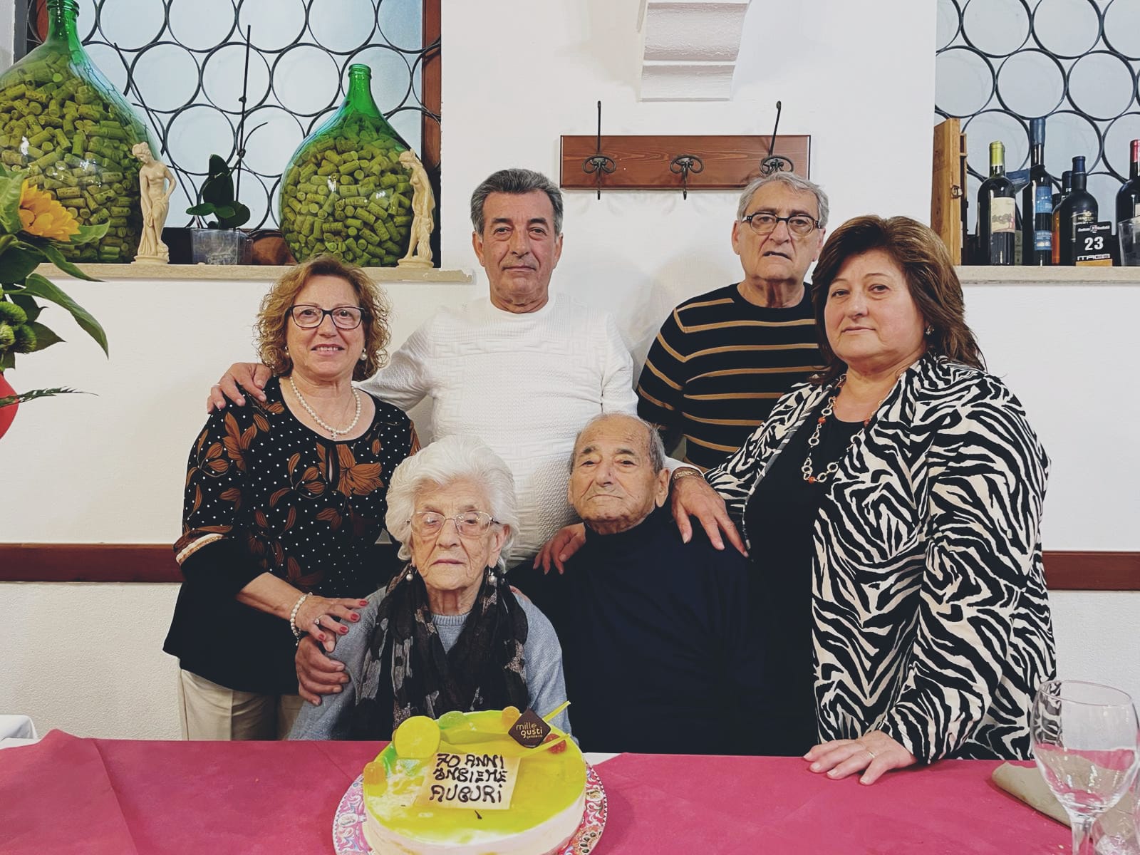 70 anni di matrimonio per i coniugi marsalesi Francesco e Rosa: lui 98enne e lei 91enne