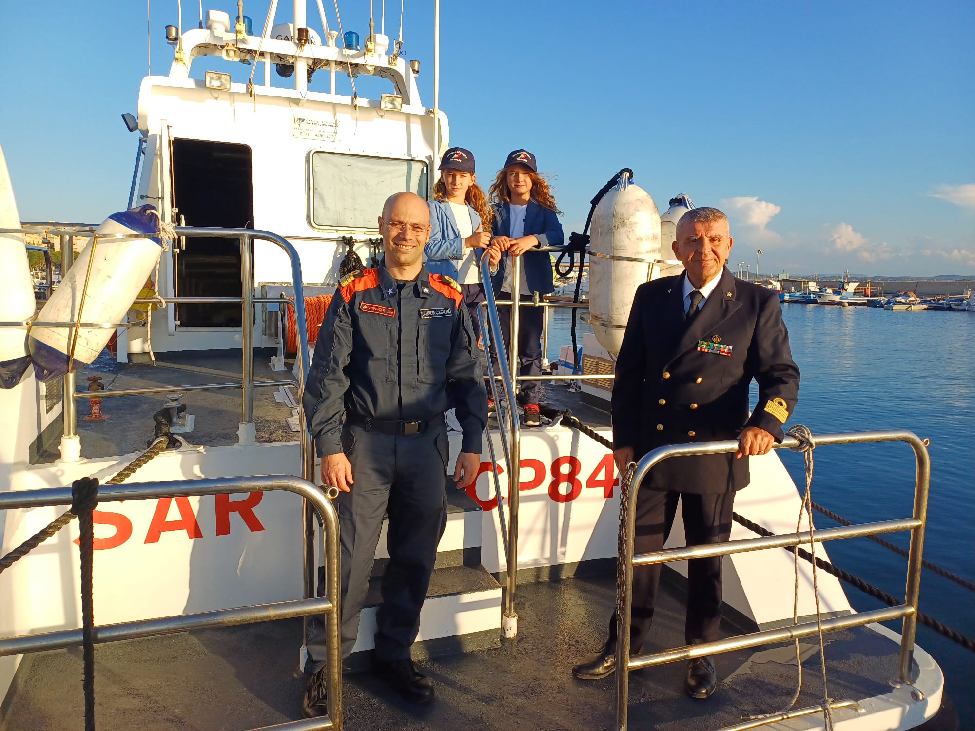 Giornata di cura per l’ambiente per Kevin e Justin alle saline trapanesi con la Capitaneria di Porto