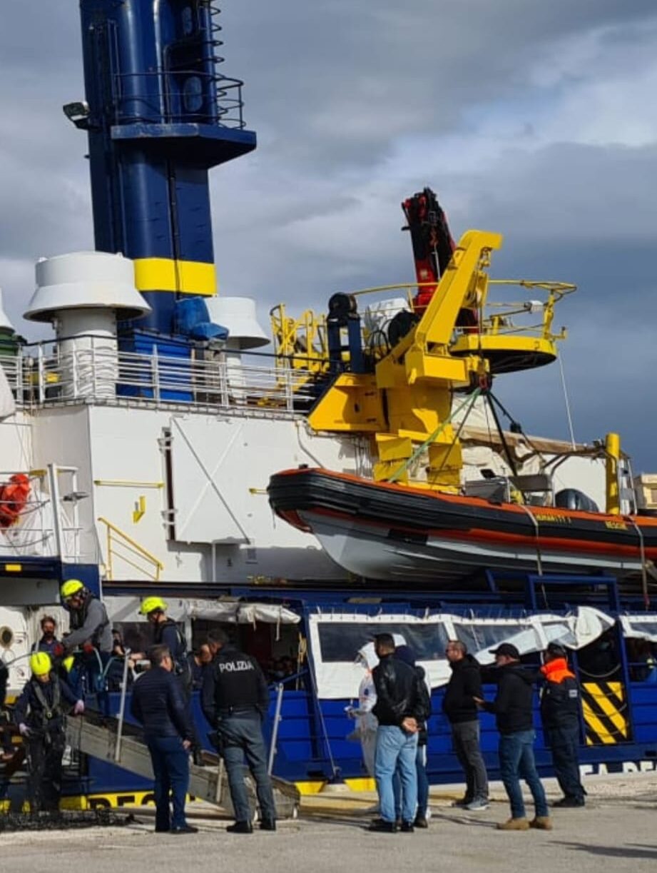 Trapani: la macchina dei soccorsi in moto per 195 migranti della Humanity, ci sono 20 minori