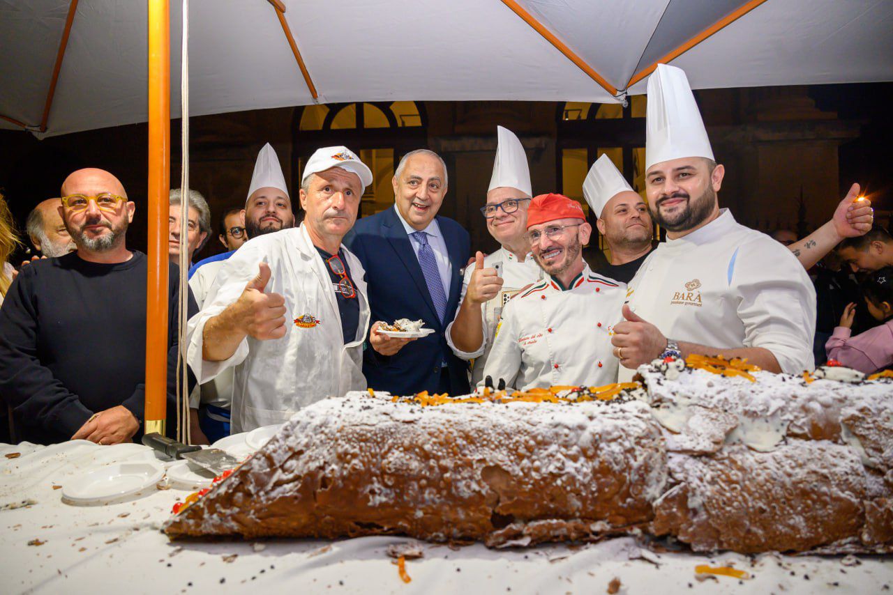 Cannolo da record a Palermo: trenta metri di scorza e ricotta