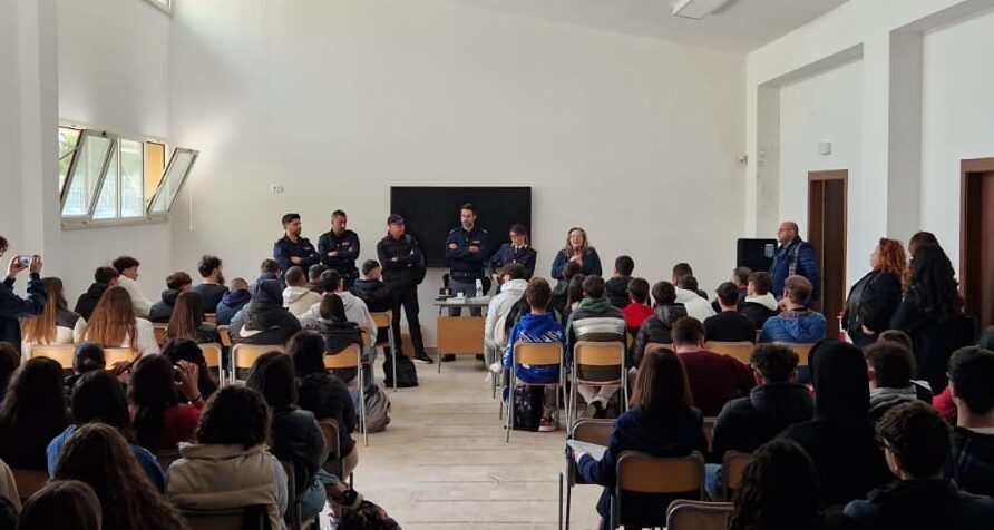 Violenza contro le donne, iniziativa della Polizia presso l’istituto “Ruggiero d’Altavilla” di Mazara