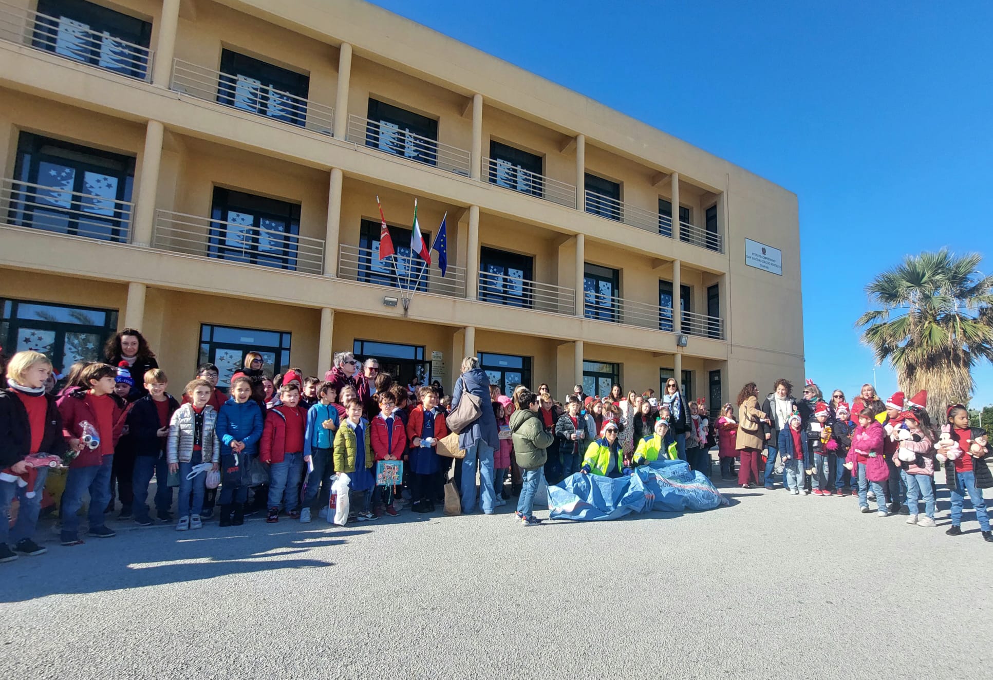 Poste Italiane riceve doni per i bimbi bisognosi da parte del “Ciaccio Montalto” di Trapani