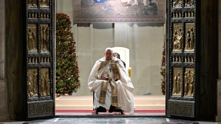 Papa Francesco dà inizio all’Anno Giubilare. “La speranza non tollera l’indolenza”