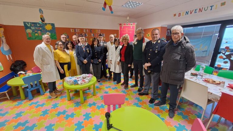 Una delegazione della Polizia di Marsala ha consegnato doni natalizi al reparto pediatria dell’ospedale