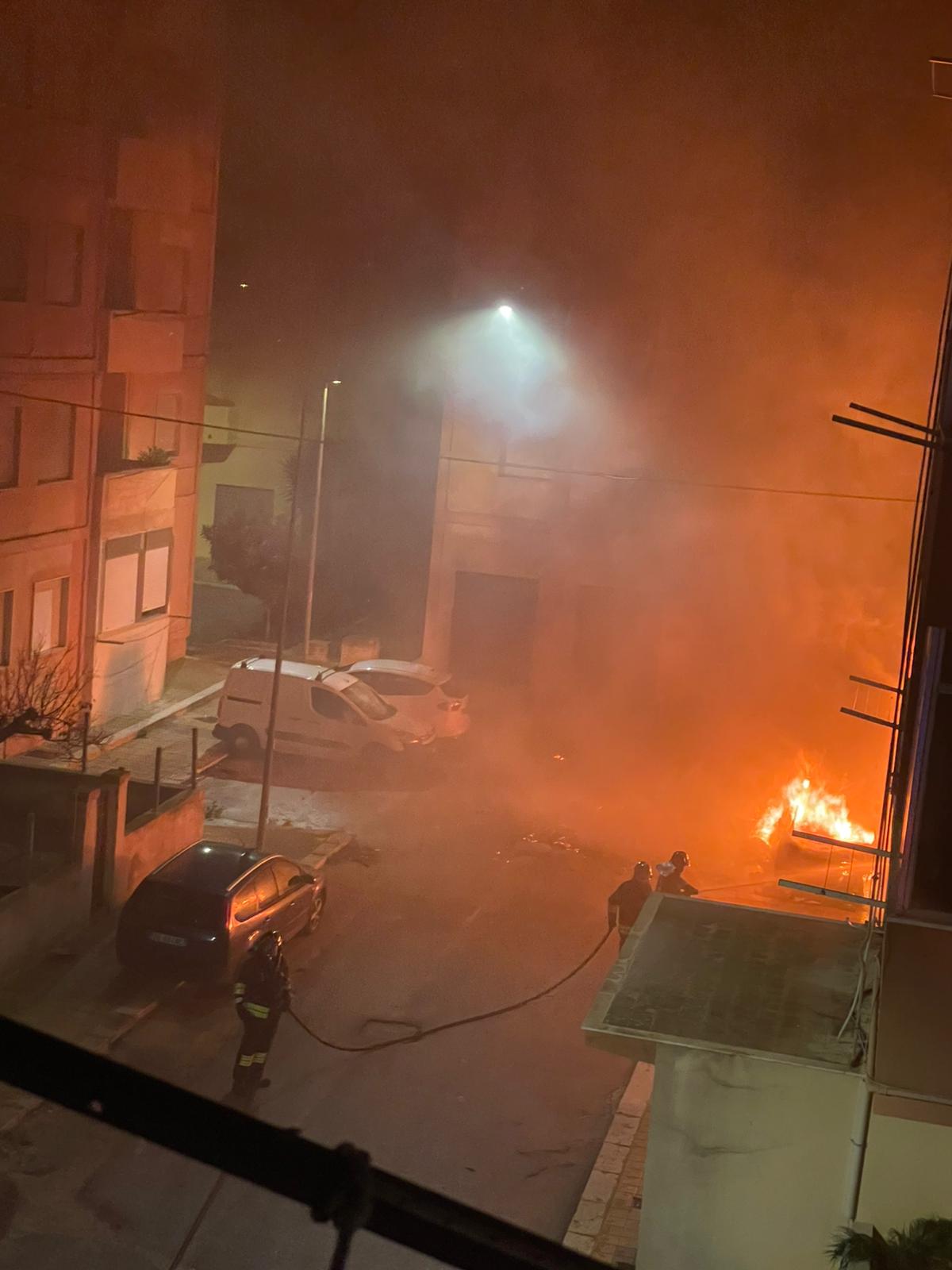 Marsala: incendio nella notte a Sappusi: due le auto a fuoco