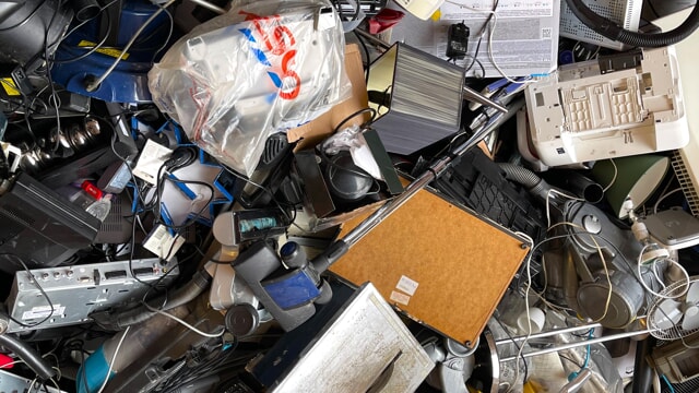 Abbandona rifiuti in una strada di Paceco, denunciato un pregiudicato