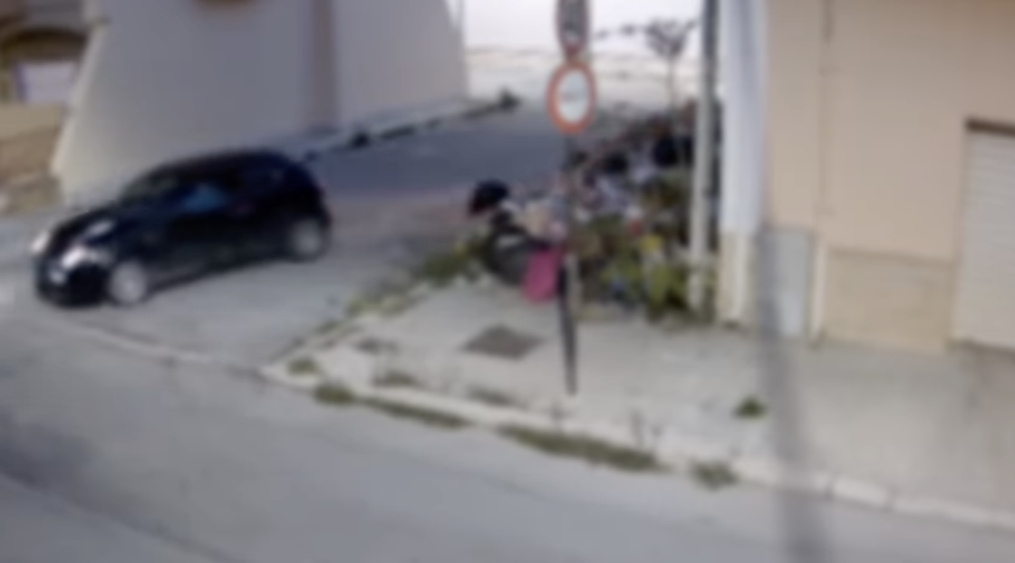 In auto, a piedi, in moto: così le telecamere ‘beccano’ chi abbandona rifiuti a Marsala. VIDEO