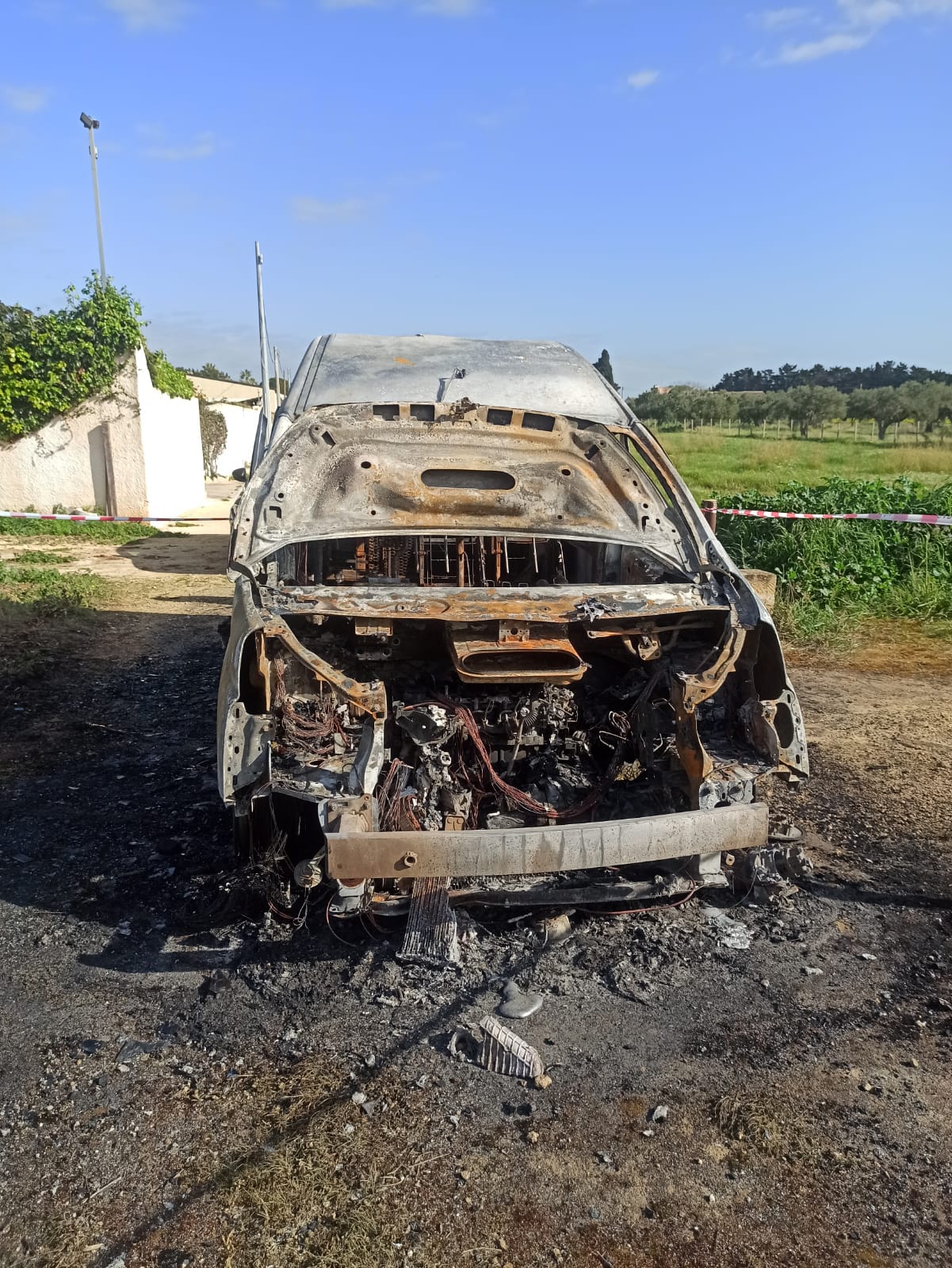 A Salemi rubato e bruciato un pulmino del CSR Aias per il trasporto disabili