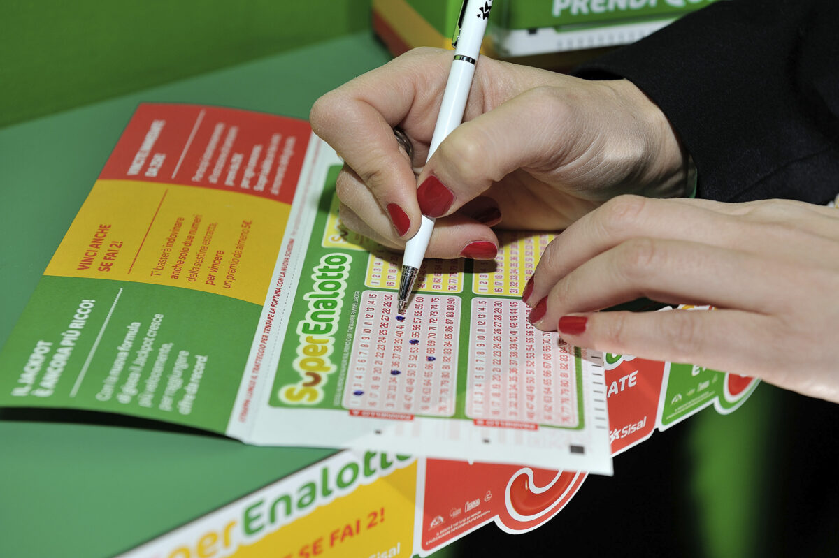 Trapani fortunata col SuperEnalotto da 17mila euro