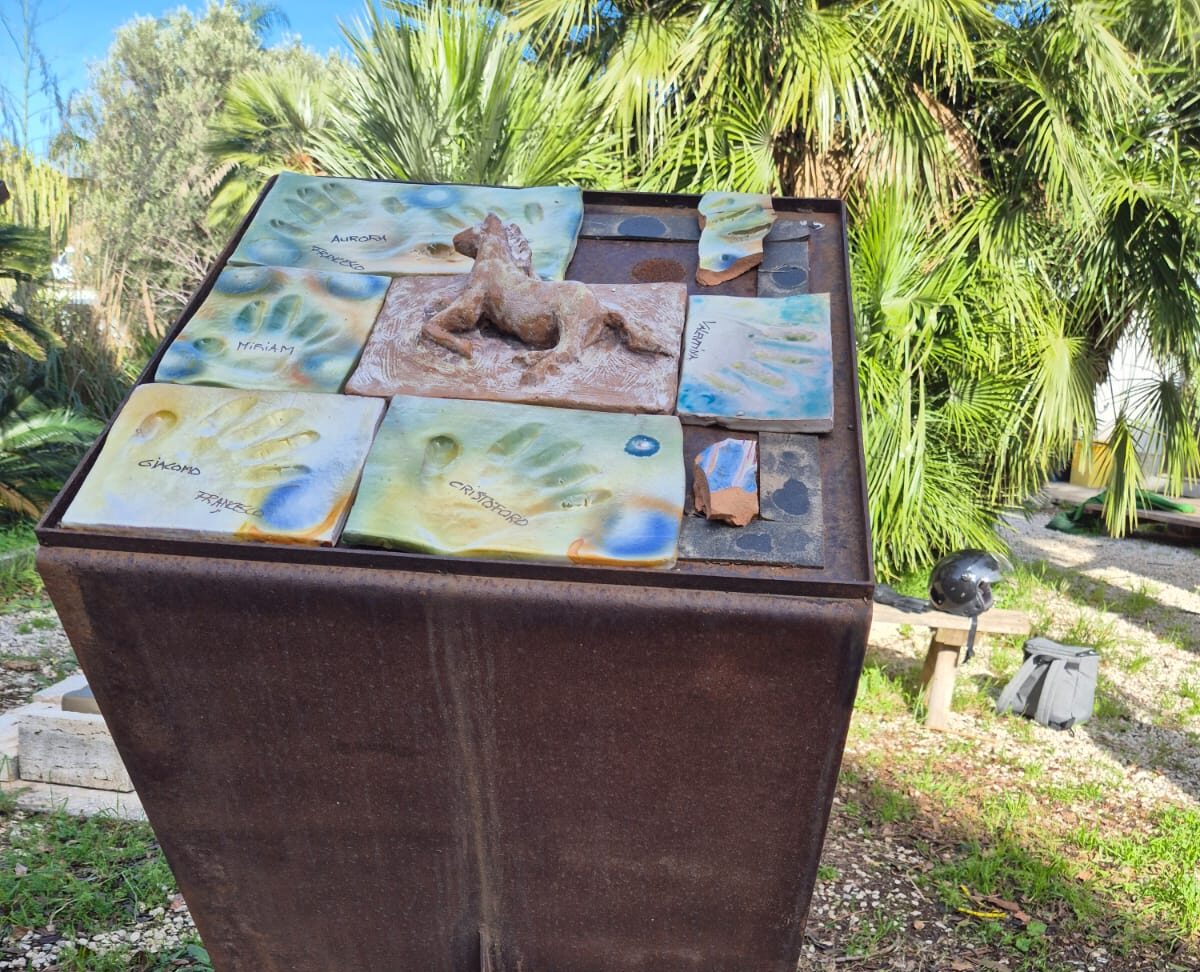 Castellammare: vandali deturpano le sculture di villa Olivia