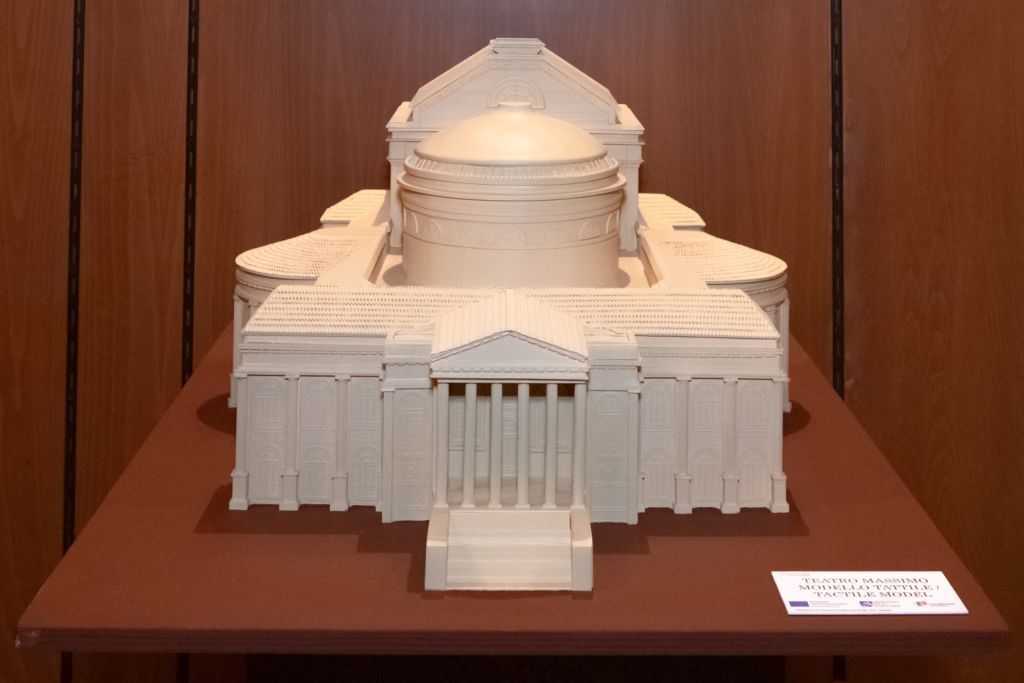 Teatro Massimo di Palermo sempre più inclusivo, installati ausili per non udenti e non vedenti