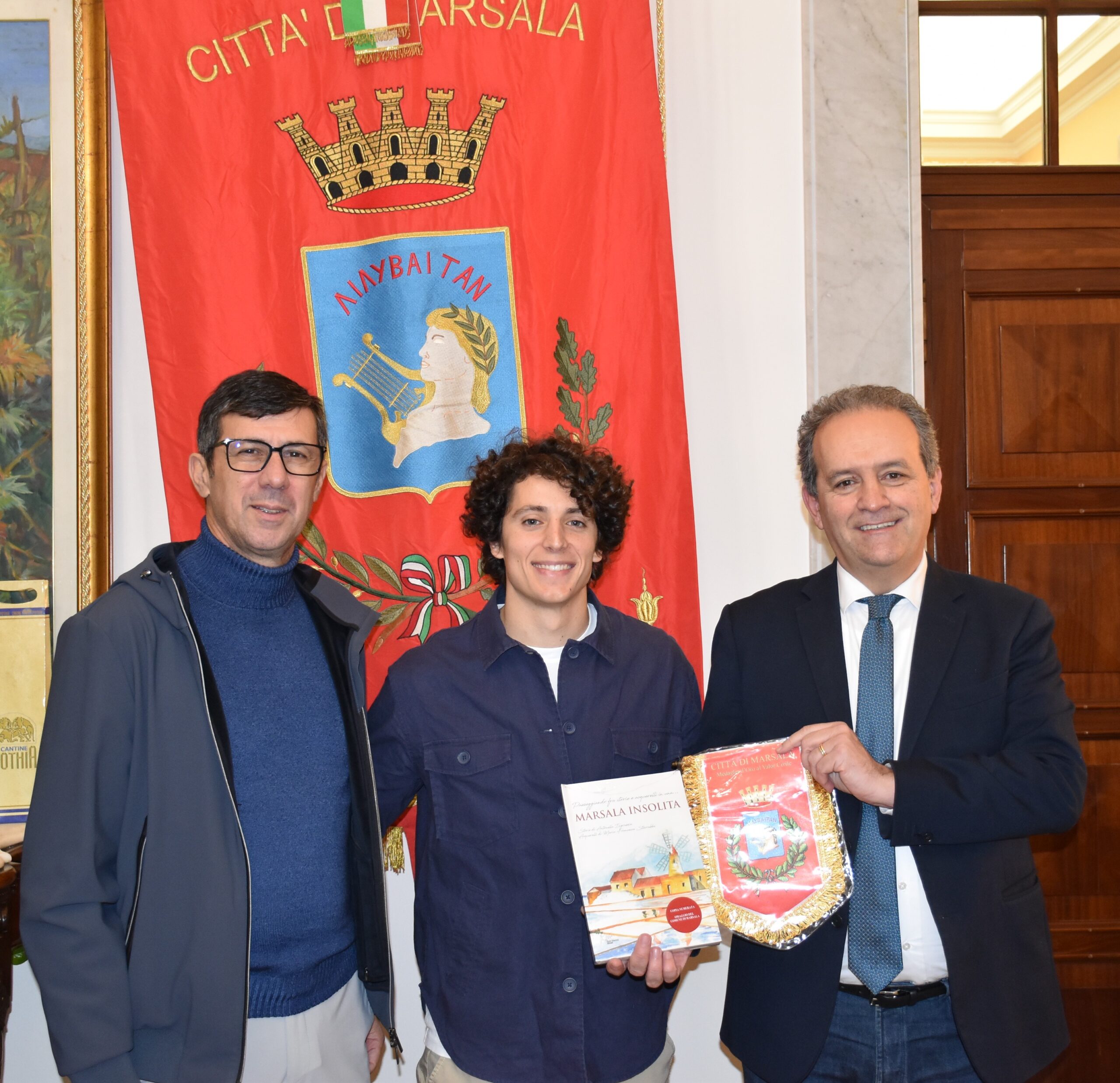 Marsala: il sindaco riceve in Municipio il campione mondiale di windsurf Silvio Catalano