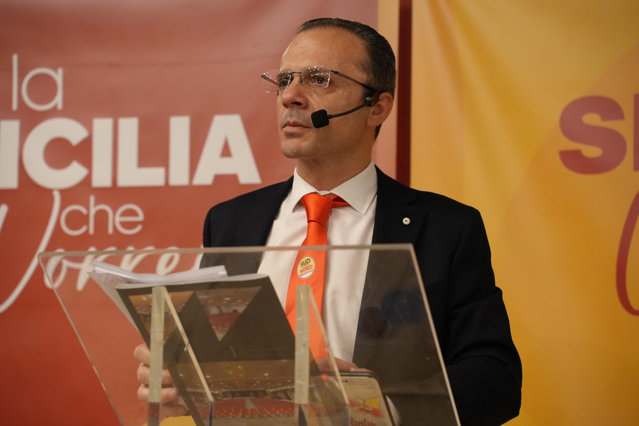 Cateno De Luca lascia la guida di Sud Chiama Nord