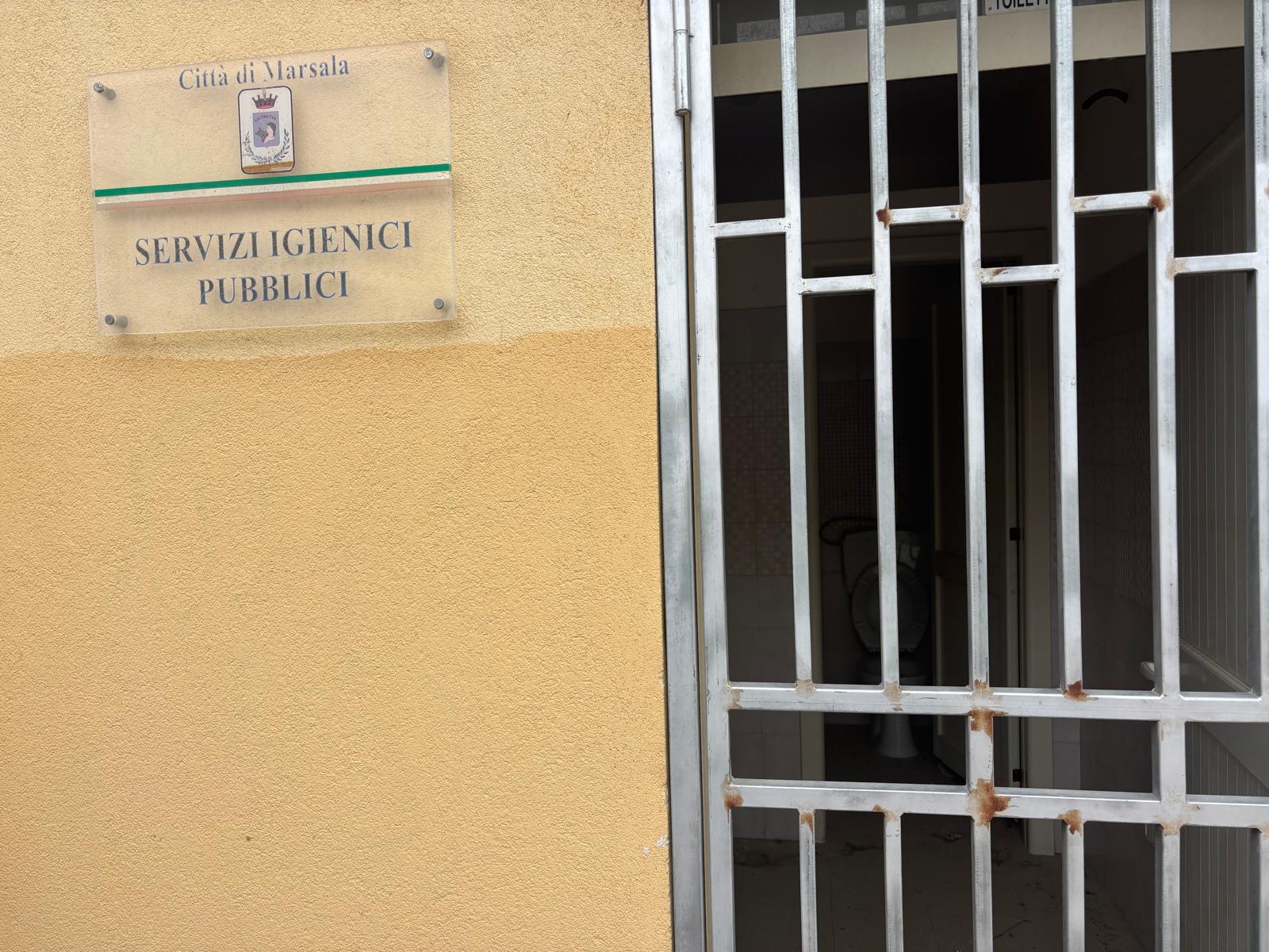 Scrive Alberto Di Girolamo sui bagni pubblici chiusi in piazza Marconi. “Marsala non è una città per anziani”