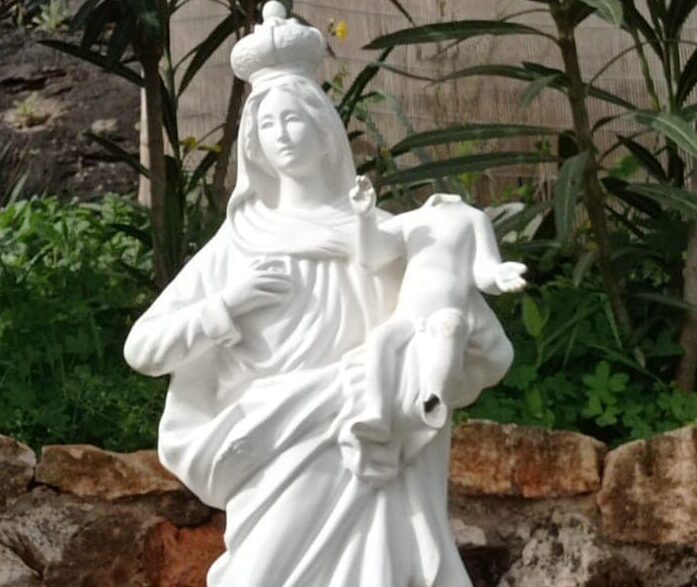 Castellammare lotta contro gli atti vandalici: danneggiata anche la Madonna de ‘Il posto più bello del mondo’