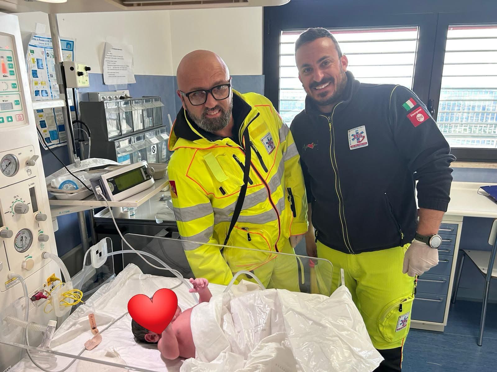 Marsala, operatori del 118 assistono una donna in travaglio. E’ nata Arisha e sta bene