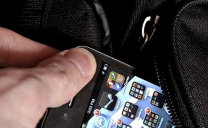 Entra in casa, ruba il cellulare e lo ricatta: in manette un 42enne marsalese