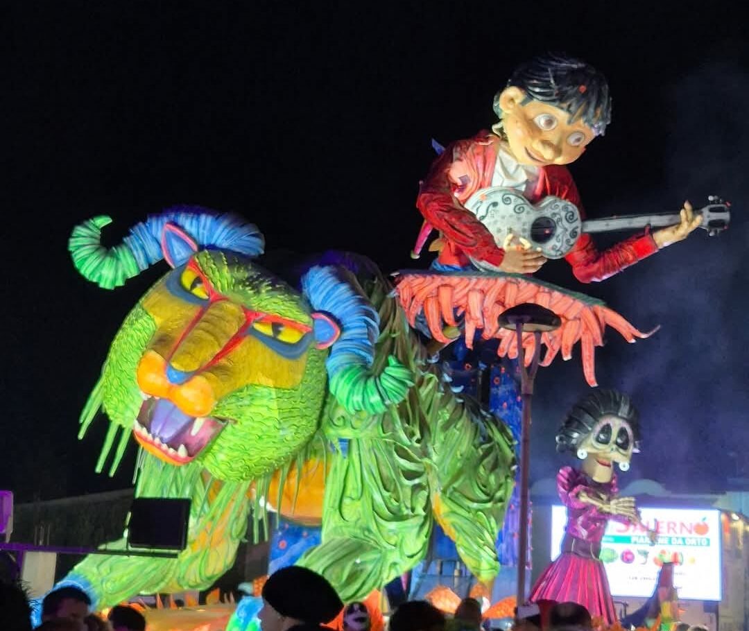 Successo per il Carnevale di Petrosino che raggiunge le 30mila presenze tra carri e allegria