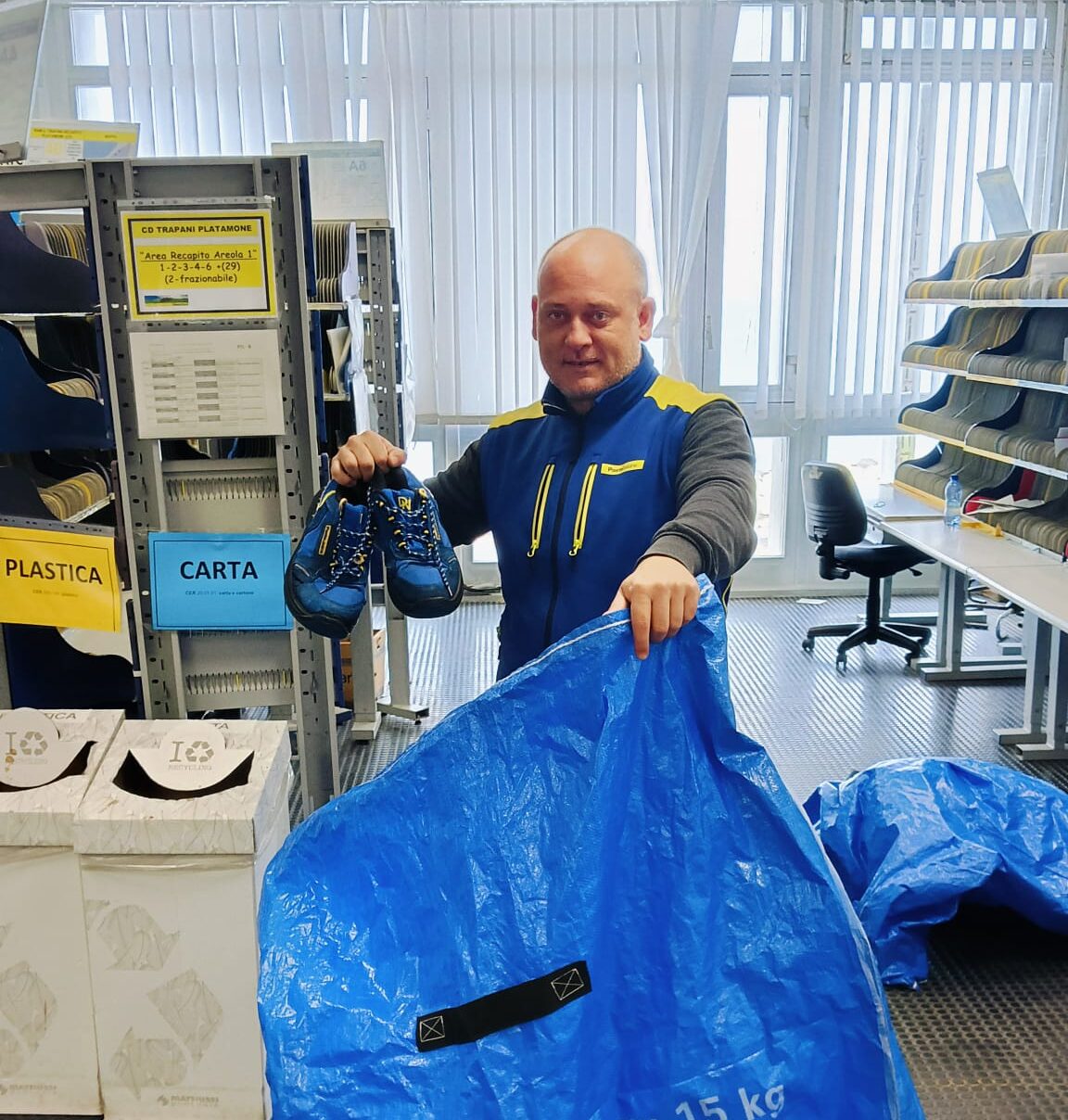 Dalle Poste trapanesi scarpe dei portalettere riciclate diventano pavimenti di aree gioco