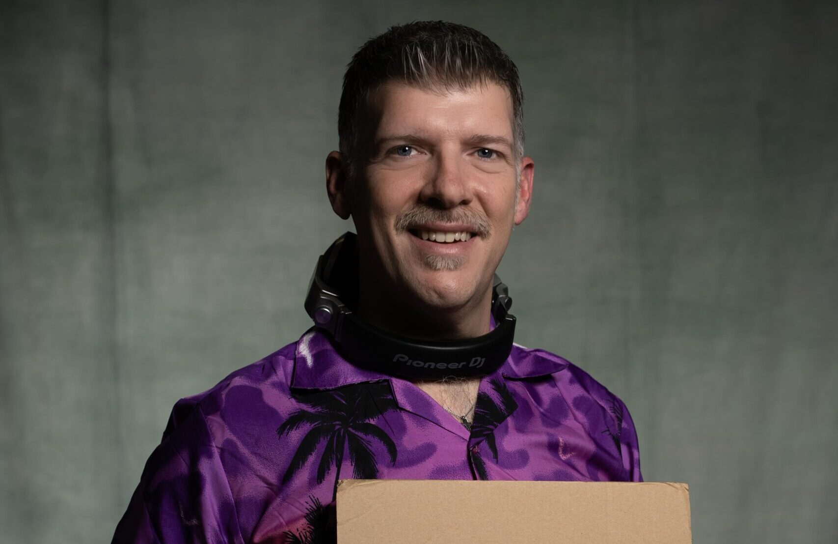 25 anni a #90allora con Zio Peter che festeggia con due nuovi remix. VIDEO