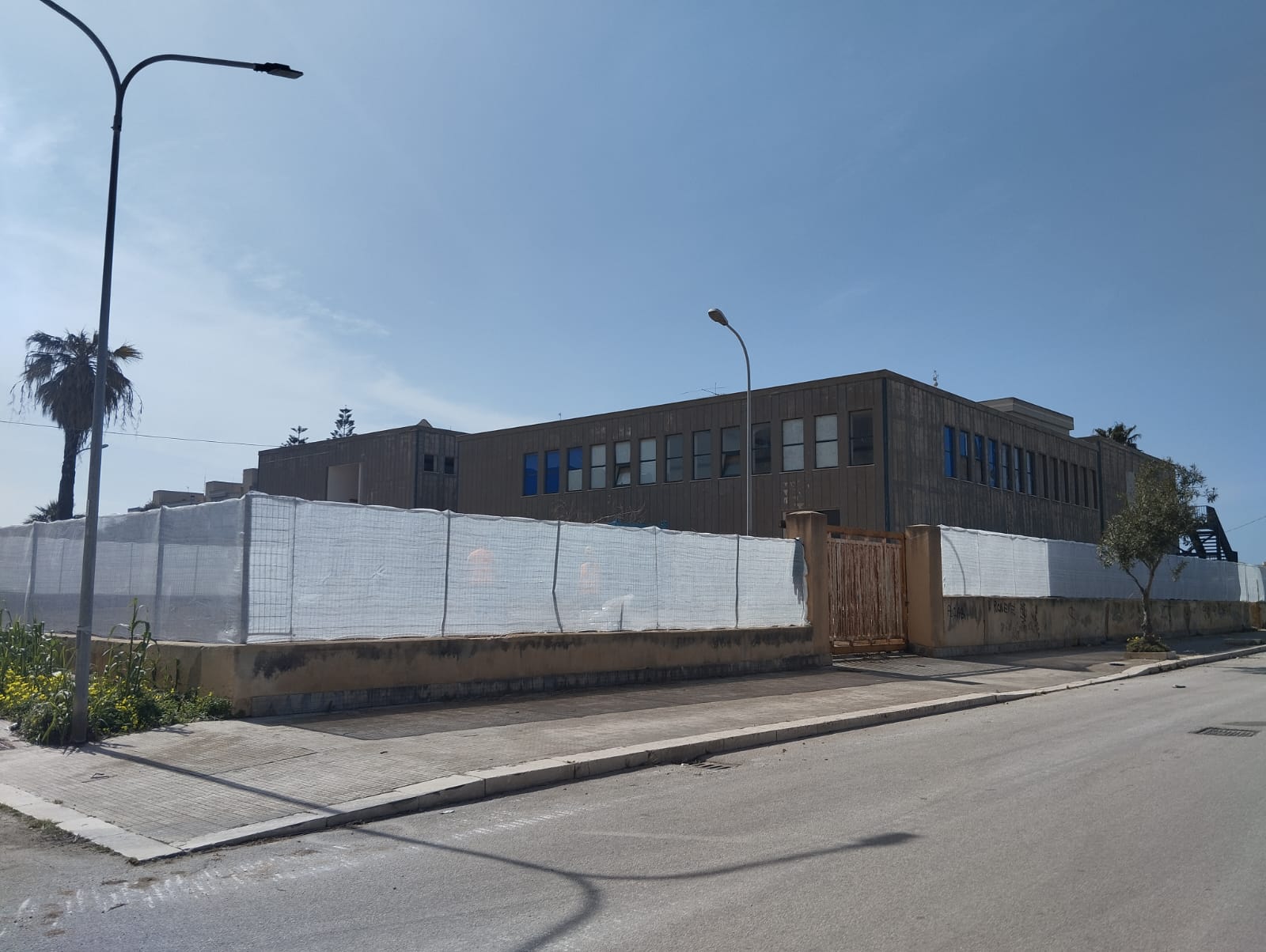 Marsala, iniziati i lavori per la demolizione dell’ex scuola “Lombardo Radice”