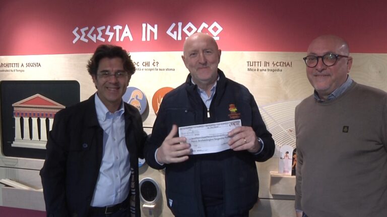 Associazione per l’Arte consegna al Parco di Segesta un assegno per la ricostruzione post-incendio