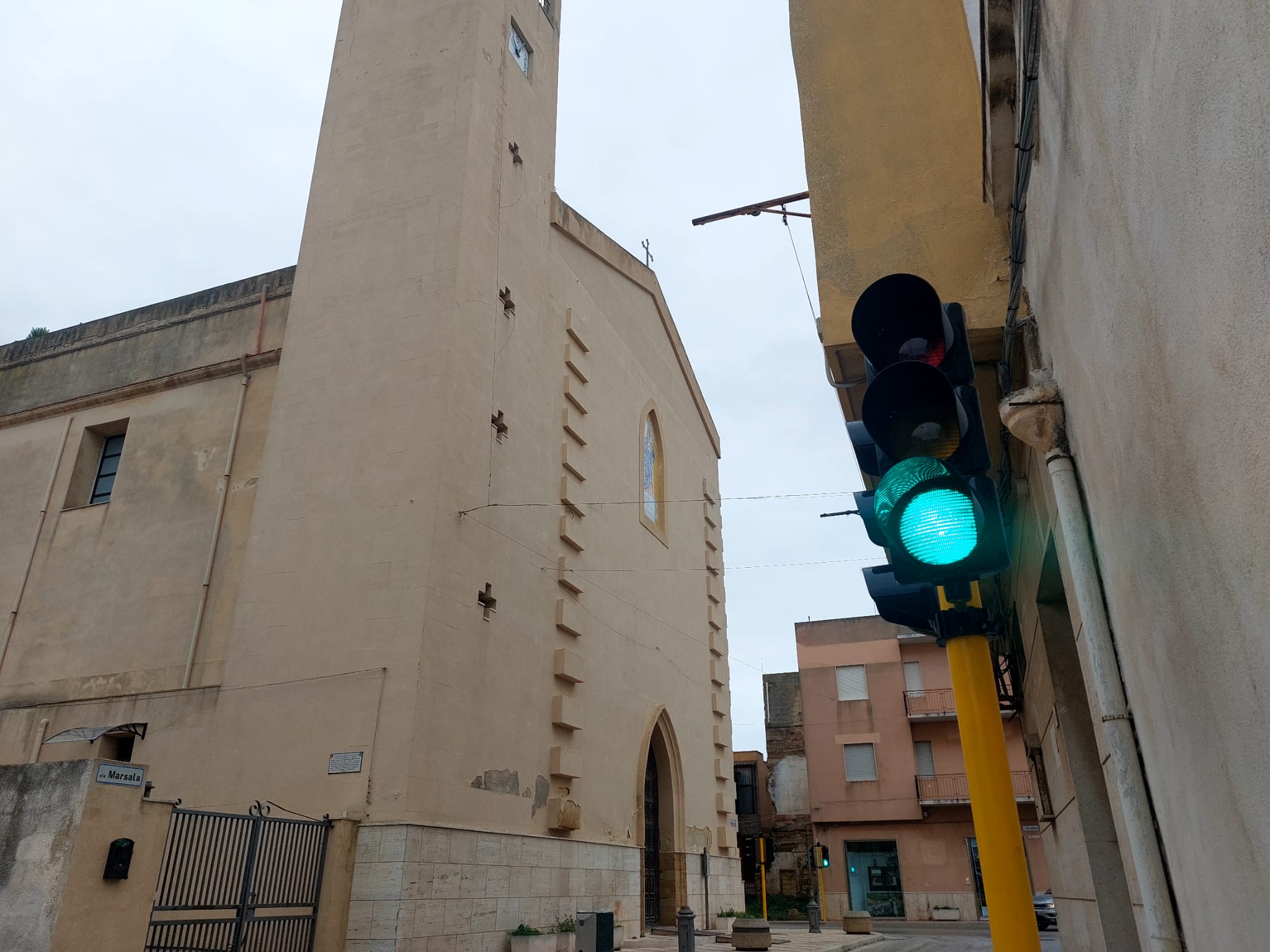 A Petrosino torna in funzione il semaforo di Piazza Francesco De Vita
