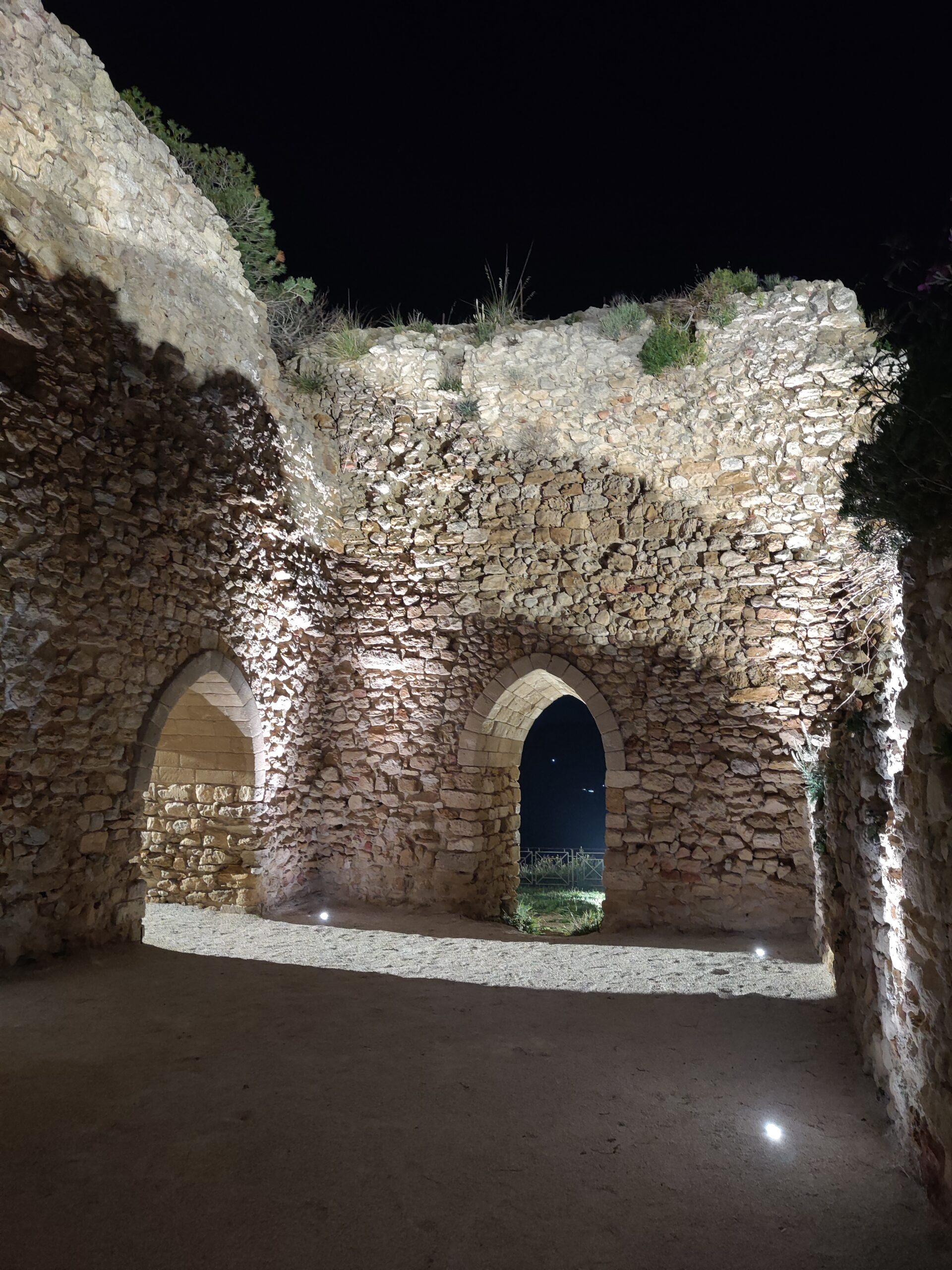 Il Castello Eufemio di Calatafimi-Segesta risplende grazie all’illuminazione artistica