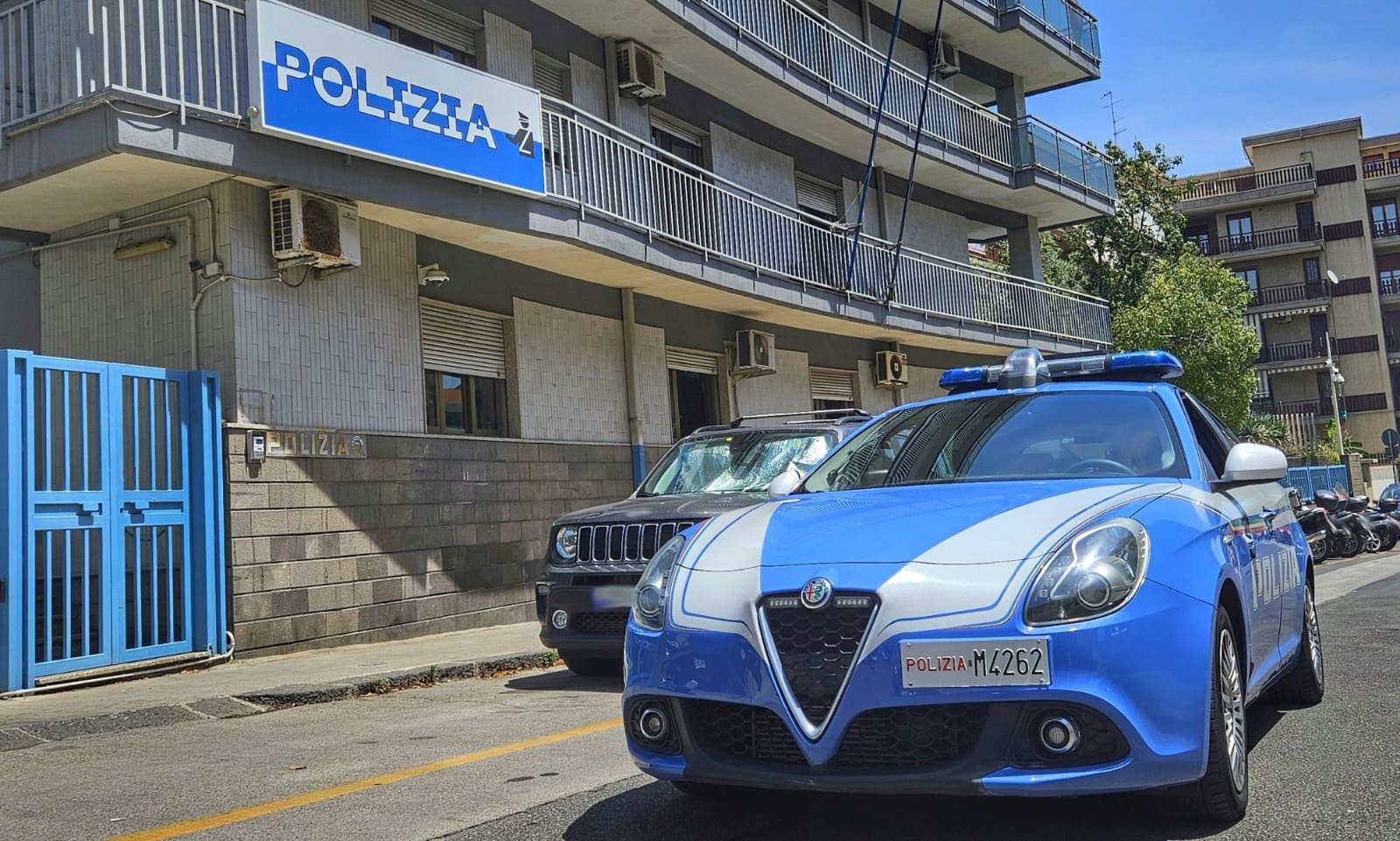Pubblica sui social conversazioni e foto intime della sua ex, arrestato