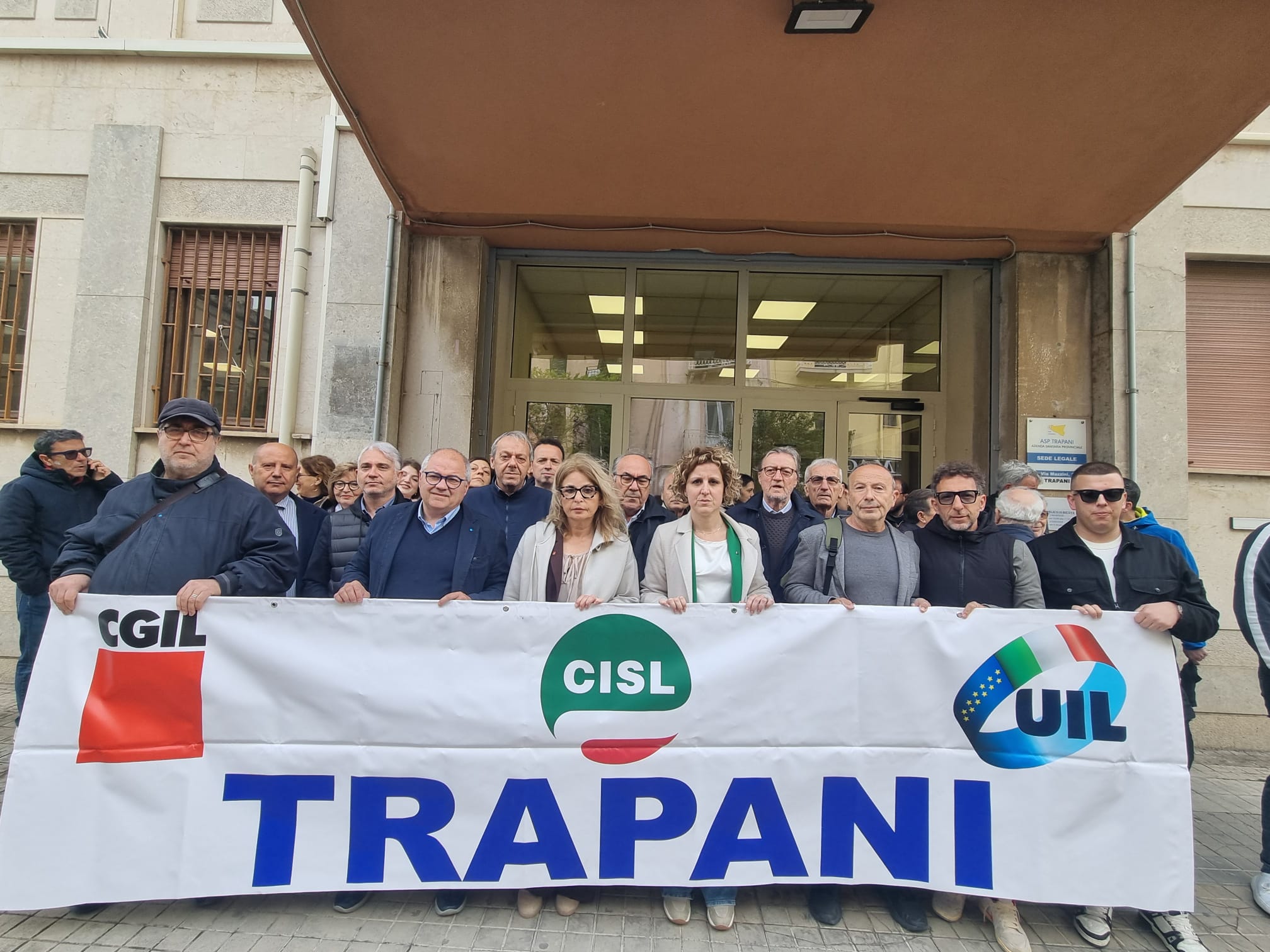 Il sit-in dei sindacati trapanesi per chiedere una sanità migliore