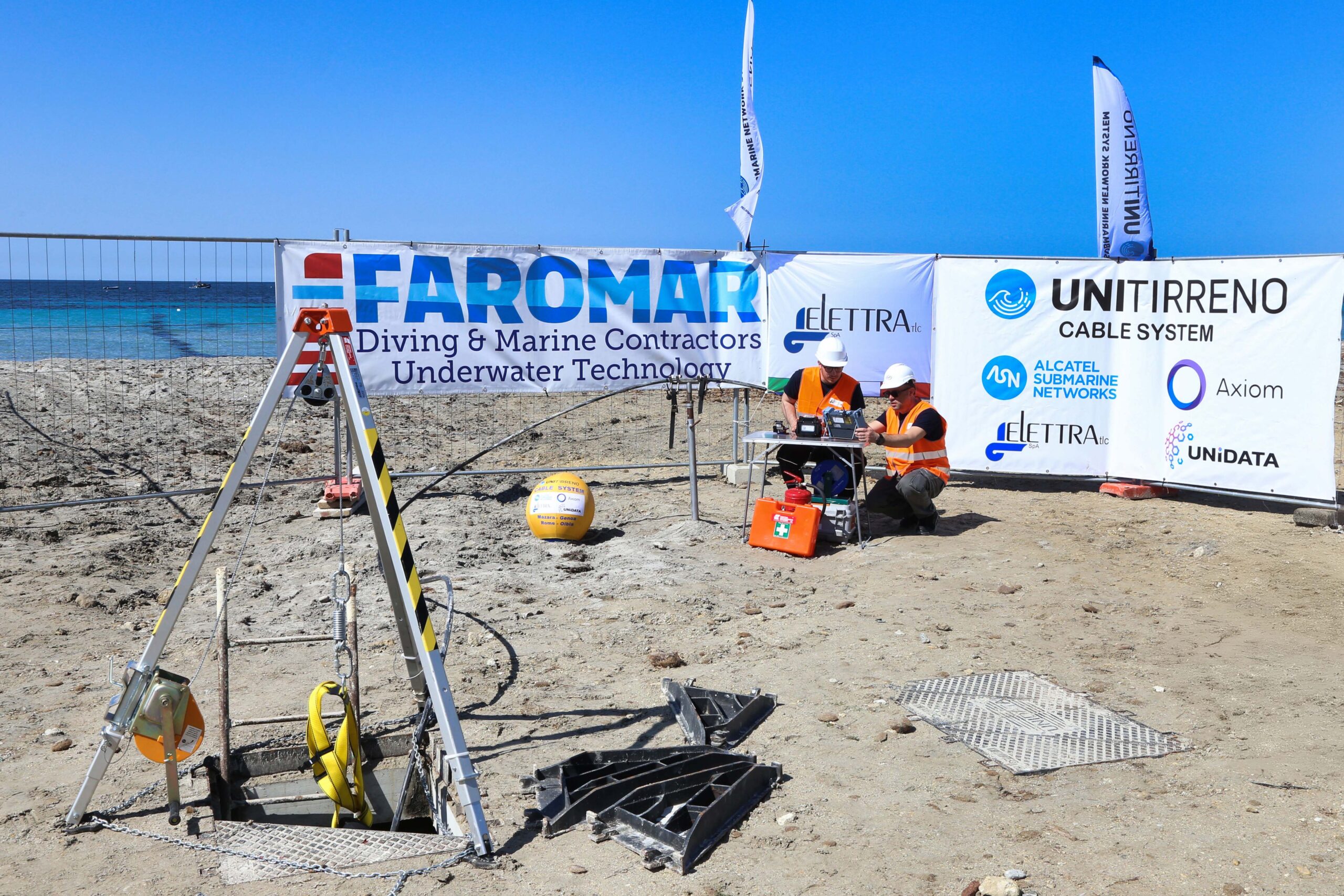 Dalla spiaggia mazarese la posa della fibra ottica sottomarina Unitirreno
