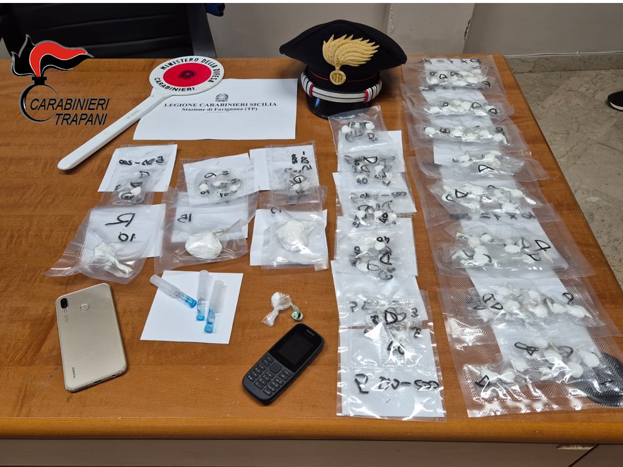 Arriva a Favignana con 300 grammi di cocaina, arrestato 21enne