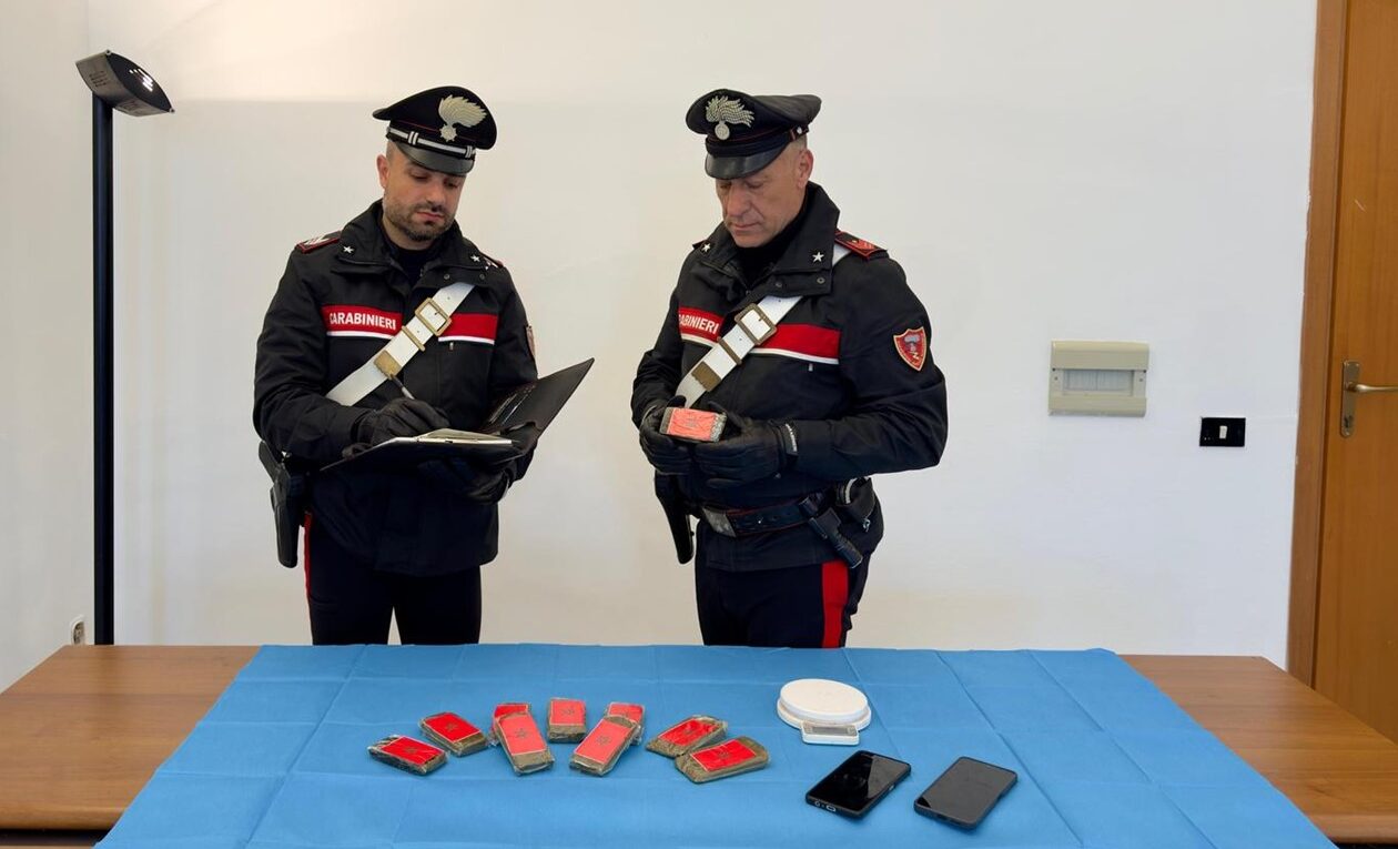 Avevano un 1 kg di hashish in macchina, denunciati due giovani marsalesi
