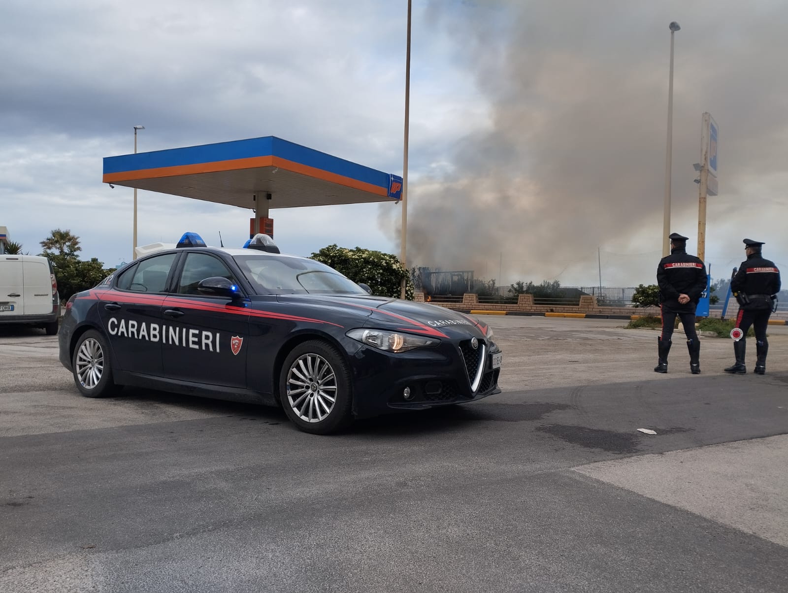 Prende fuoco a Trapani il Lido Paradiso, indagini in corso