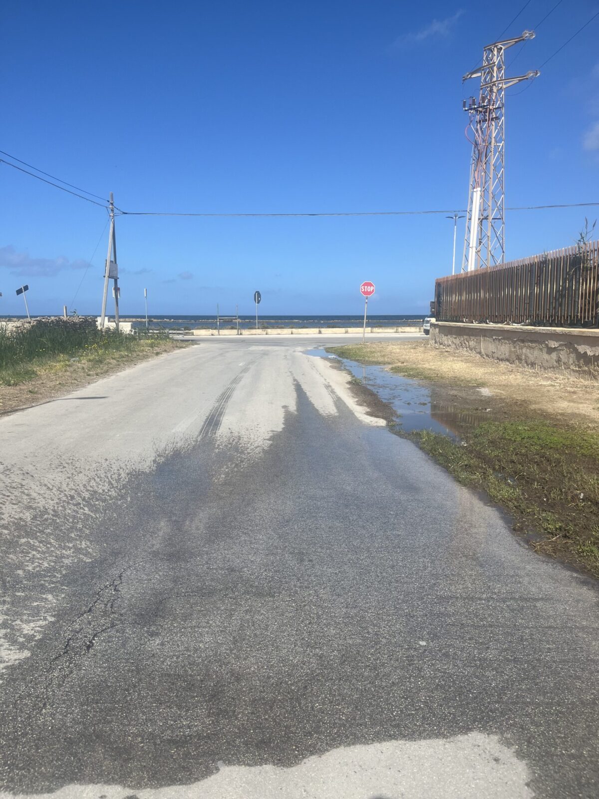 Marsala: una perdita d’acqua da oltre dieci giorni nei pressi dello Stagnone