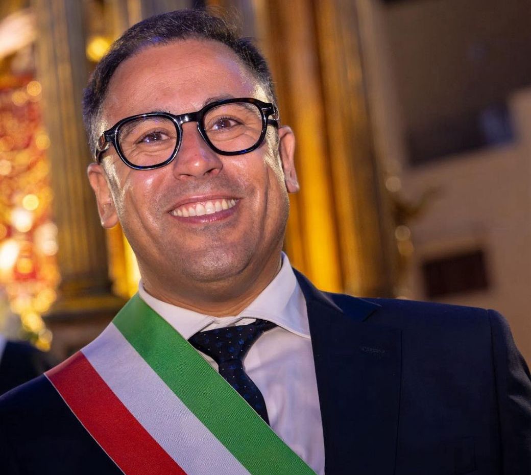 Sindaco nel Palermitano “La fascia tricolore simbolo di unità”