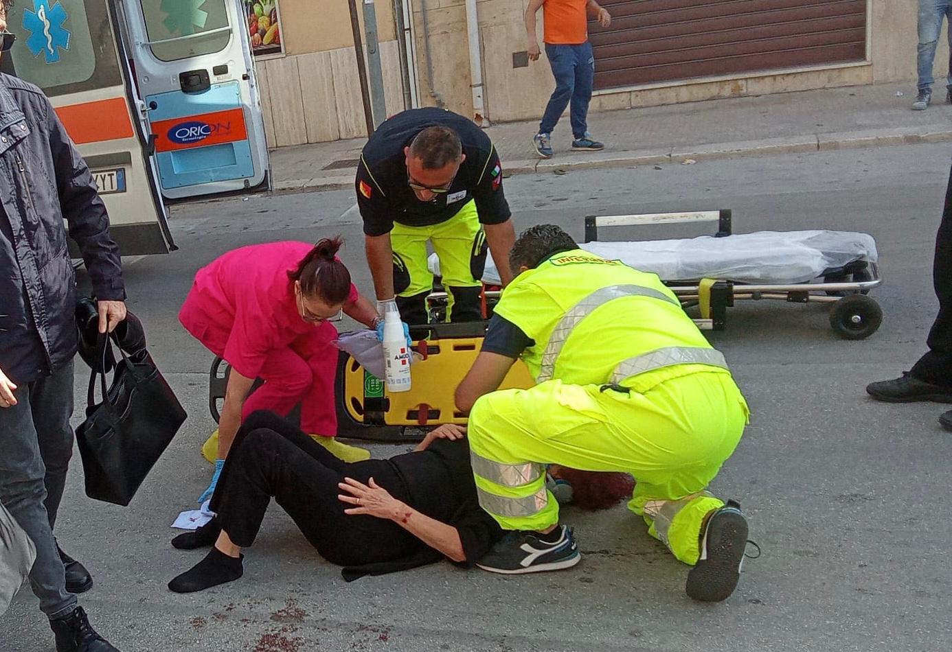 Marsala, donna sulle strisce pedonali investita da una vettura