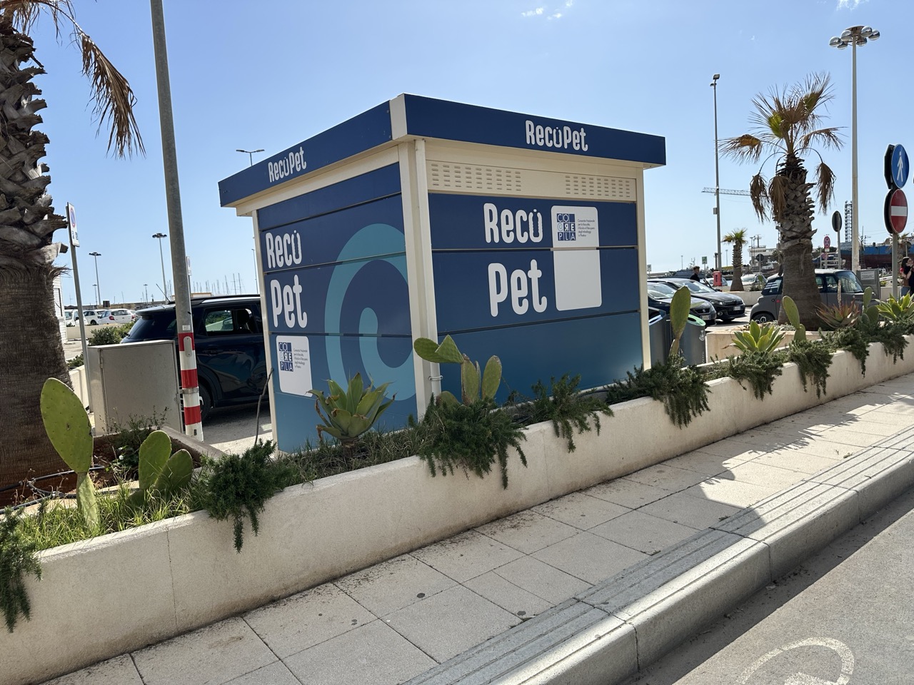 Mazara dichiara guerra alla plastica: attivati quattro eco-compattatori