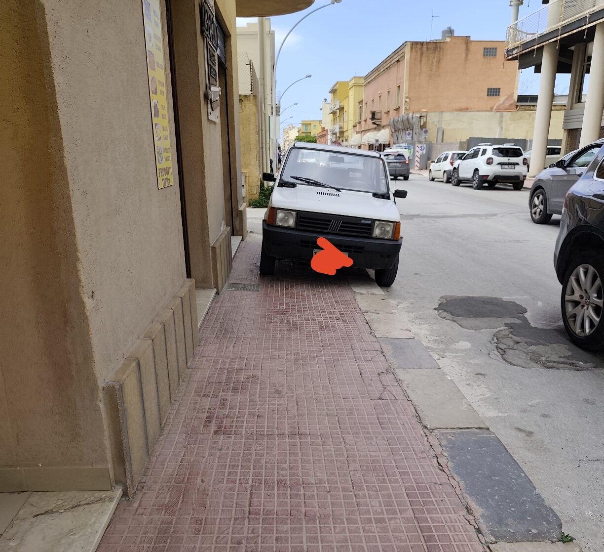Marsala e la cattiva abitudine di parcheggiare sui marciapiedi…
