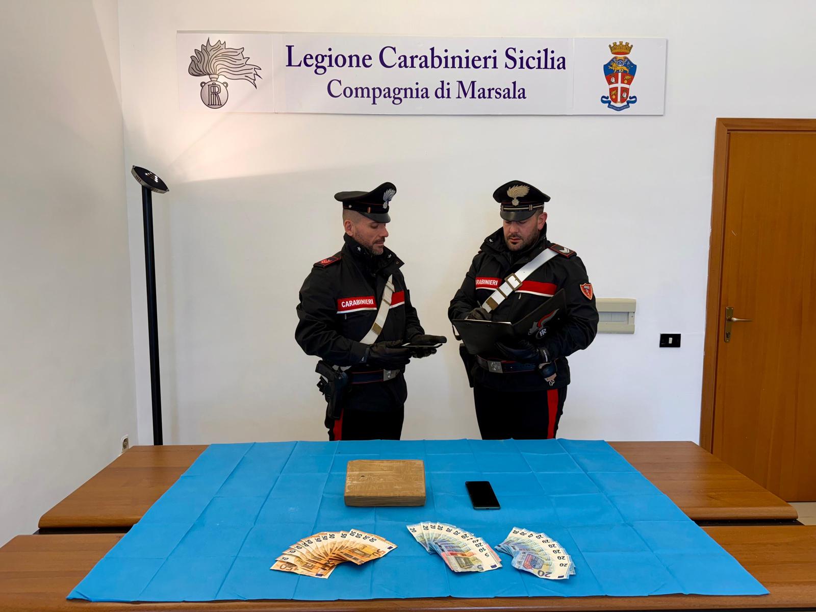 Sfreccia a un posto di blocco, marsalese fermato con oltre un chilo di cocaina