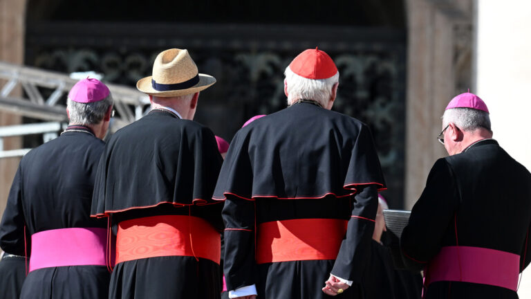 Giorno di Conclave, la prima fumata alle 19. Ipotesi elezione flash del Papa ma nulla è scontato