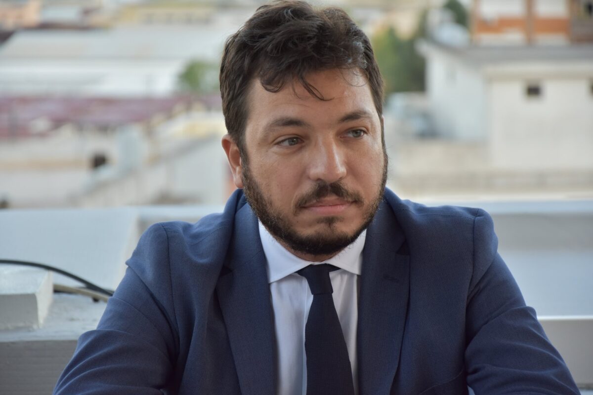 Croce lascia ufficialmente l’Asp di Trapani, La Vardera lo difende e il PD accusa Schifani