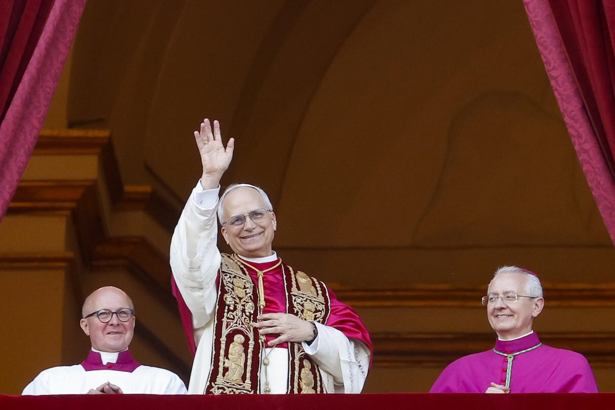 Chi è Papa Leone XIV, il primo pontefice americano moderato e agostiniano che punta alla sfida sociale
