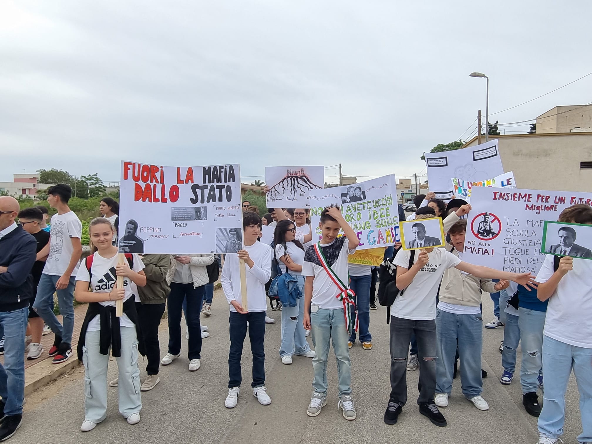 Petrosino, scuole e istituzioni in corteo per la legalità