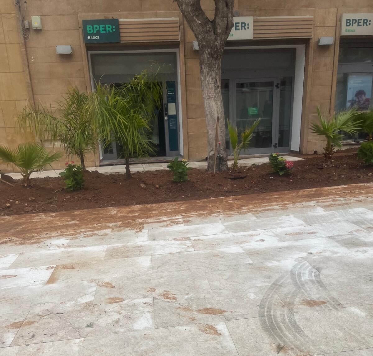Marsala: prende forma Piazza Mameli, spunta una grande aiuola