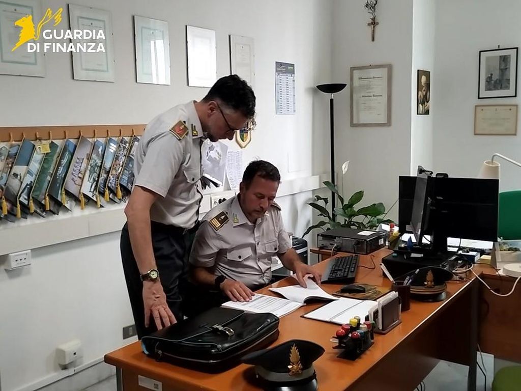 Riciclaggio, sequestro per un milione di euro a Savona